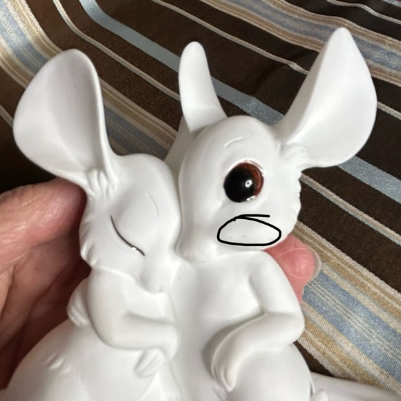 Vintage White Freeman Bone China Hugging Mice Figurine - Picture 5 of 7